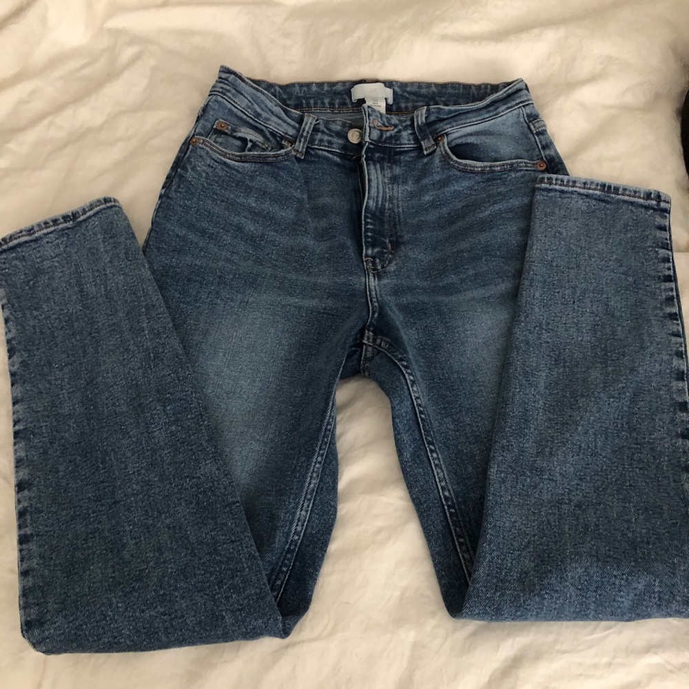 H & M zip, high rise. Soft & Yummy! 5 pocket denim jeans Super soft! Runs small